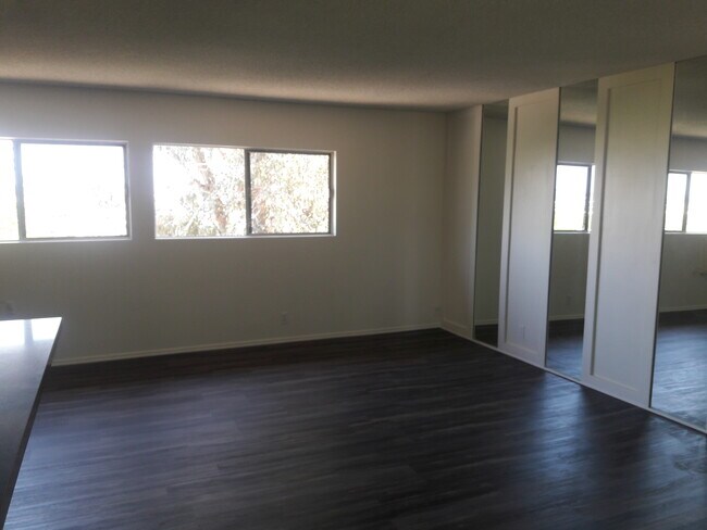Building Photo - 13525 Leadwell St