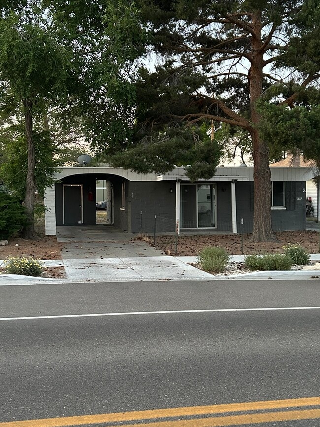 Building Photo - 668 Cedar St
