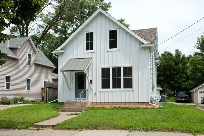Foto del edificio - 2323 Cole Ave SE