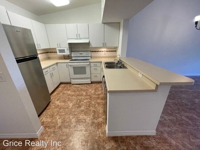 Building Photo - 2 br, 1 bath House - 8264 Key Royal Cir. #833
