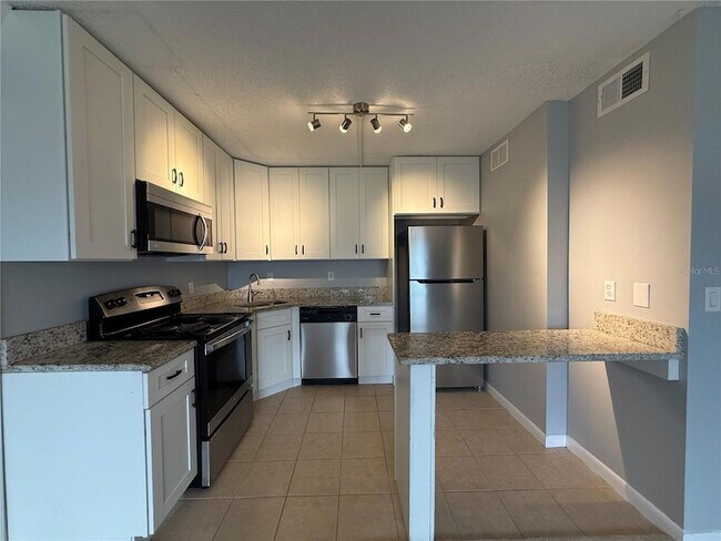 Building Photo - 927 S Pine Ridge Cir