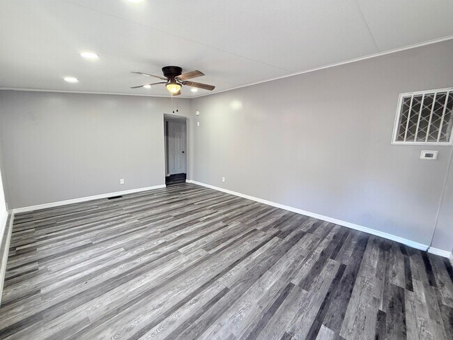 Foto del edificio - 5050 Box Wood Ct