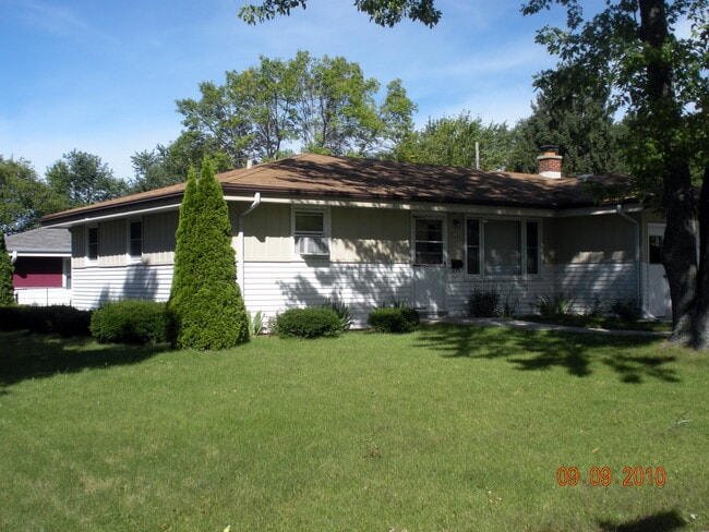 Building Photo - 738 James Ct