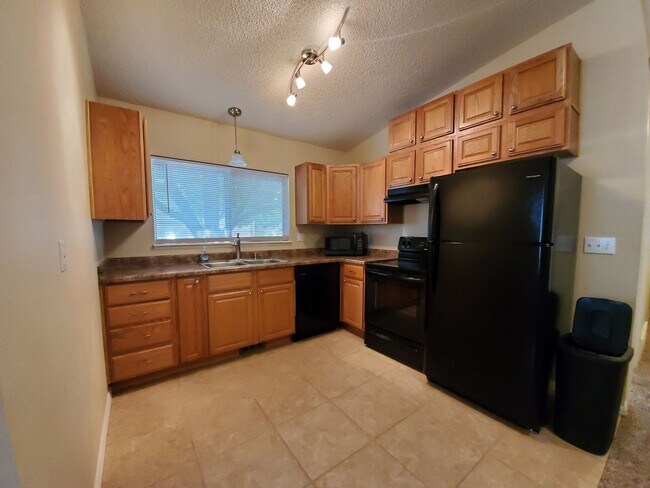 Building Photo - Beautiful 4 Bedroom 2 Bath Home In Fountain!!