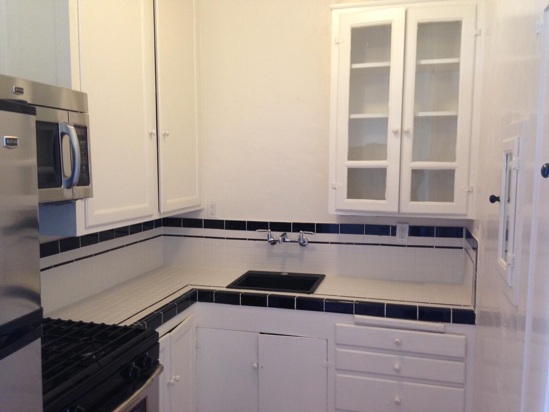 Primary Photo - Golden Gate Apartments