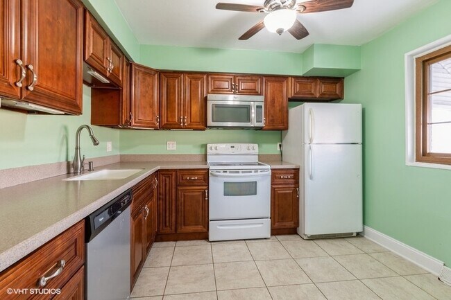 Building Photo - 3 E Judith Ann Dr