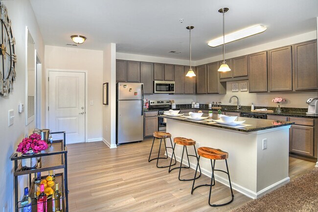 Building Photo - 10 Newbridge Apartments