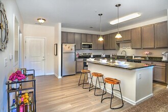 Building Photo - 10 Newbridge Apartments