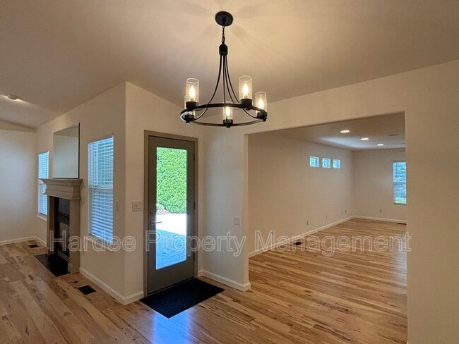 Building Photo - 2354 E Mugo St