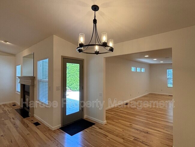 Foto del edificio - 2354 E Mugo St