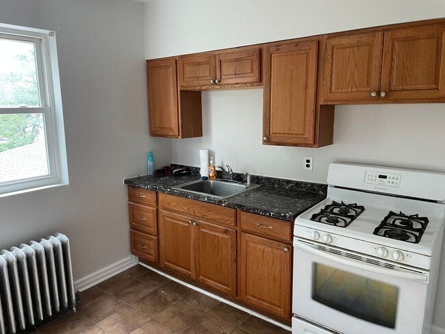 Building Photo - 1630 Rutherford Ave