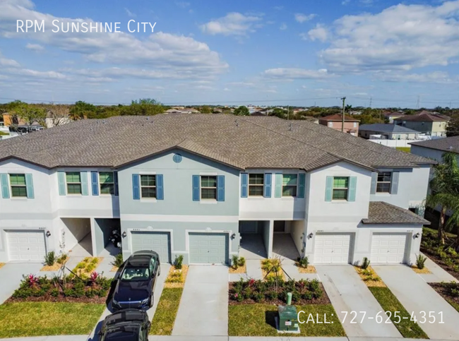 Building Photo - Modern 3-Bedroom Townhome in Prime Tampa L...