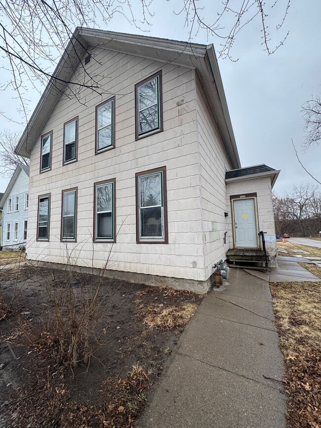 Building Photo - 1527 W 6th St