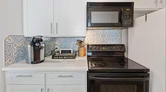 Building Photo - 12500 Melville Dr