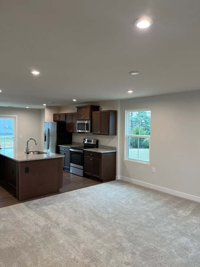 Building Photo - 483 Grandiflora Ave