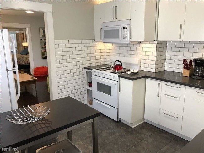 Building Photo - 1 br, 1 bath - 391 Oak St