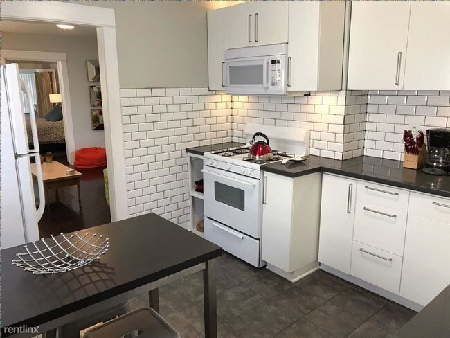 Foto del edificio - 1 br, 1 bath - 391 Oak St