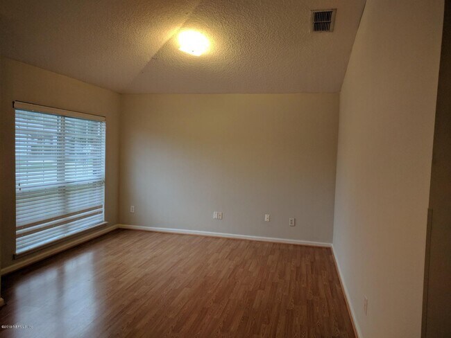 Building Photo - 12107 Grand Lakes Dr
