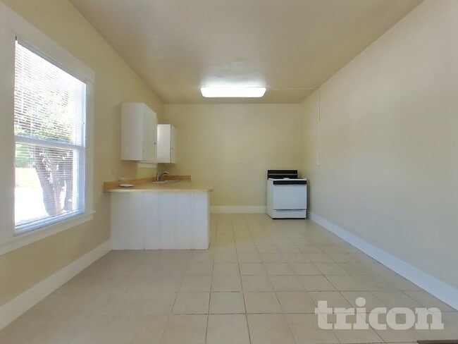 Building Photo - 803 Chestnut St