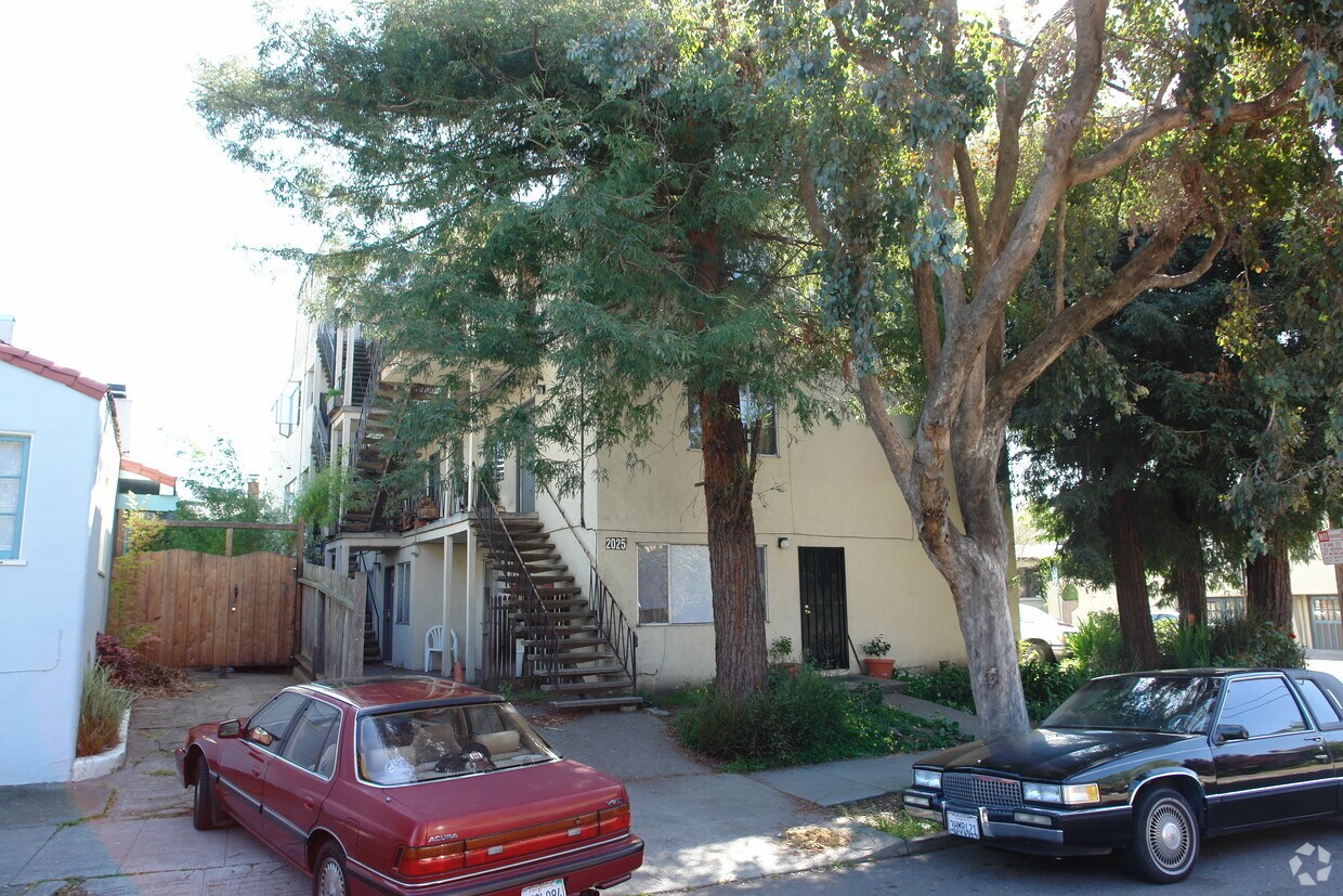 Building Photo - 2025 Mcgee Ave