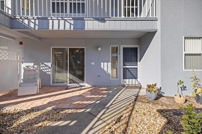 Building Photo - 880 Bird Bay Dr W