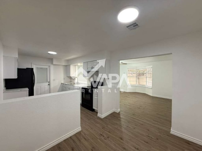 Building Photo - 231 Middlebury Dr