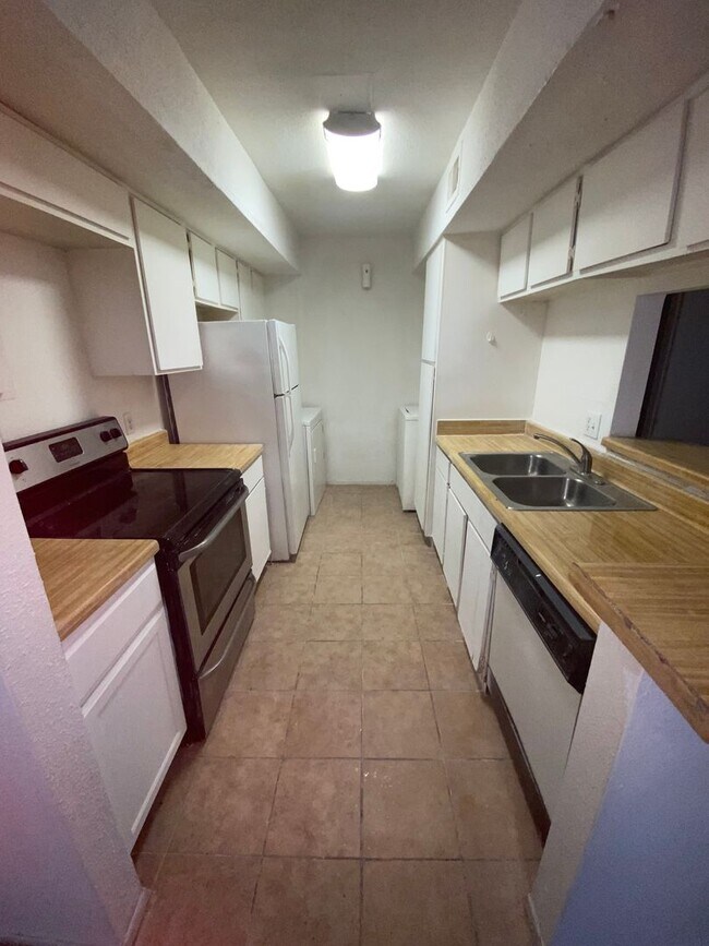Foto del edificio - 1 bed 1.5 bath  $500 off the first Month R...