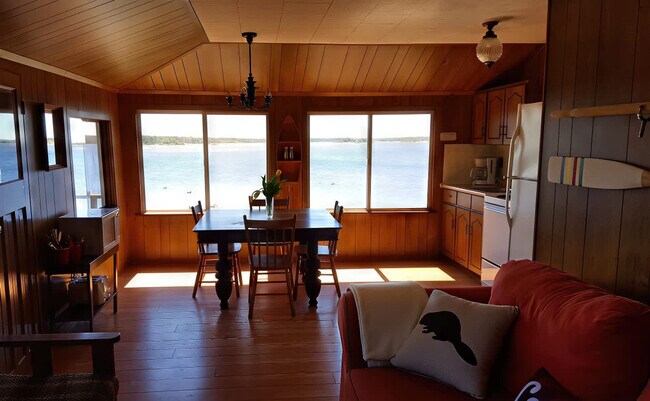 Photo du bâtiment - 100 Sand Bay Rd
