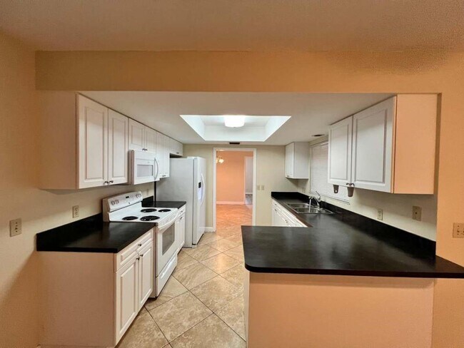 Foto del edificio - 737 SE Hollahan Ave