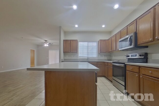 Building Photo - 5010 W Fawn Dr