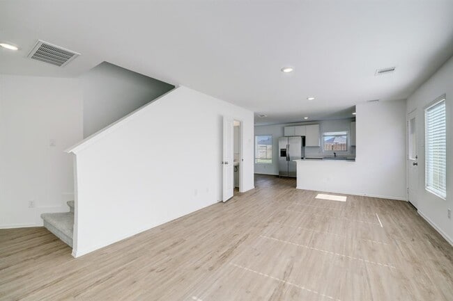 Building Photo - 9018 Estes Lks Dr