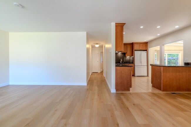 Foto del edificio - 1384 Rosita Rd