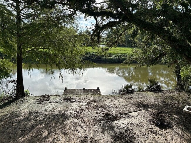 Building Photo - 327 Bayou Rd