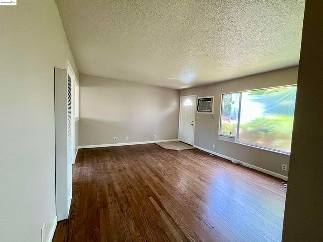Building Photo - 3619 De Ovan Ave