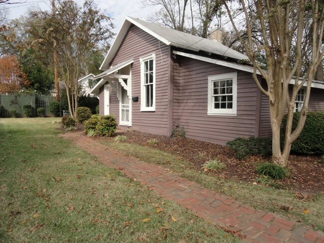 Building Photo - 652 N Wood Ave