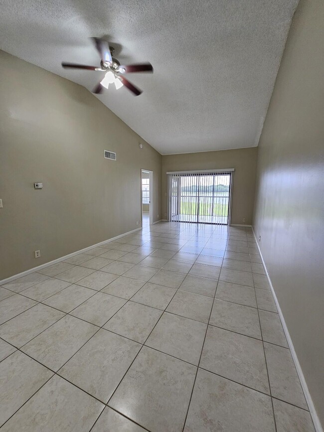 Building Photo - 2800 Palmwood Terrace