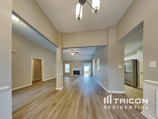 Building Photo - 101 Trailwood Ln