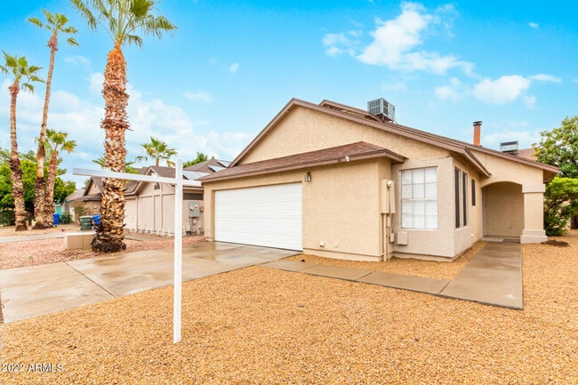 Building Photo - 509 E Rimrock Dr