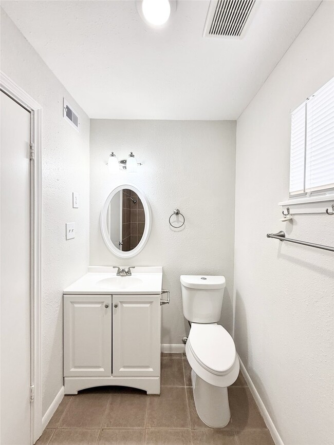 Foto del edificio - 1141 N Durham Dr