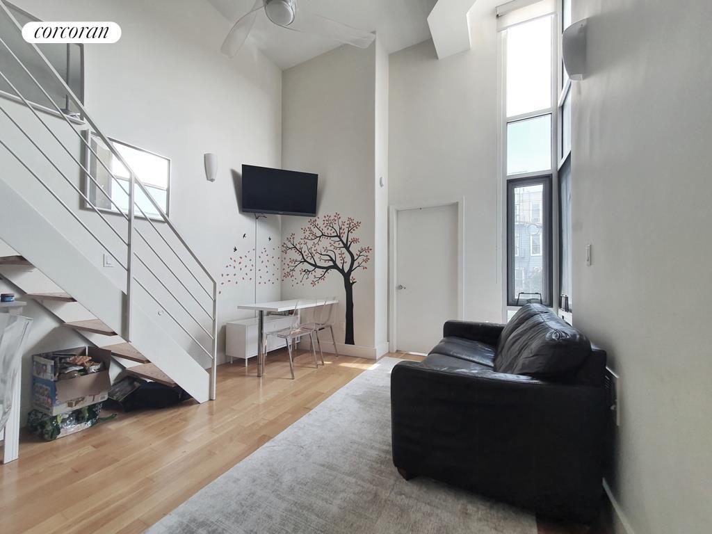 Foto principal - 898 Metropolitan Ave
