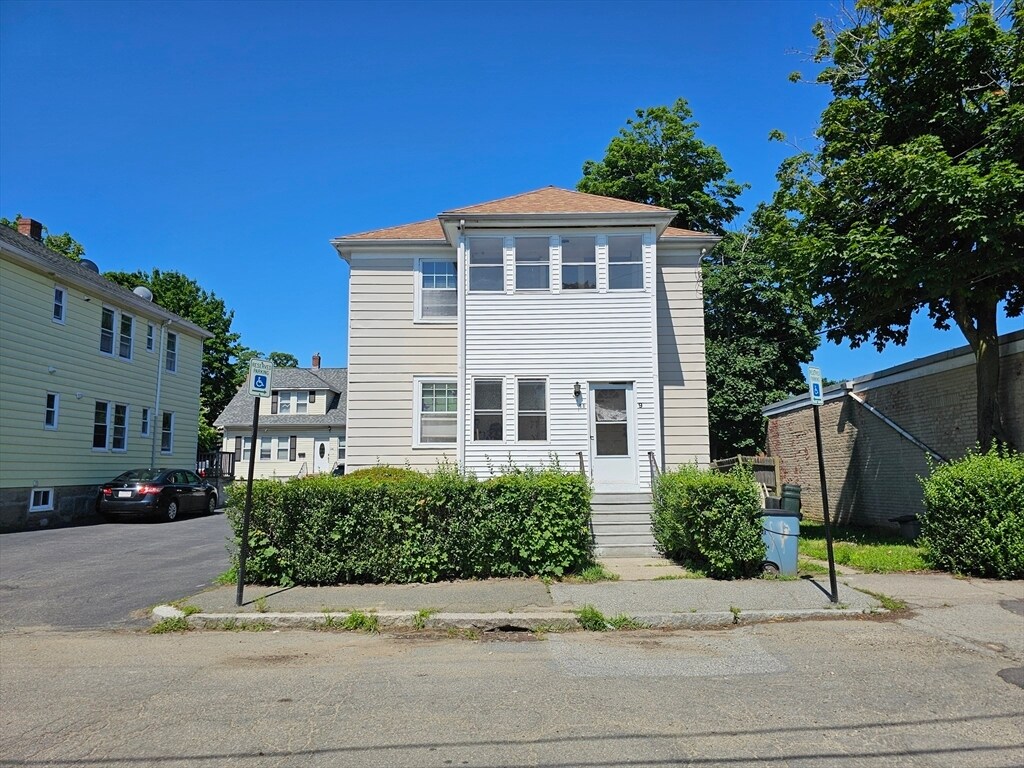 Primary Photo - 9 Grossman St