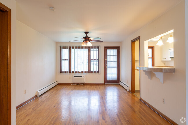 2BR, 1BA - 1400 SF - Garrison Gate