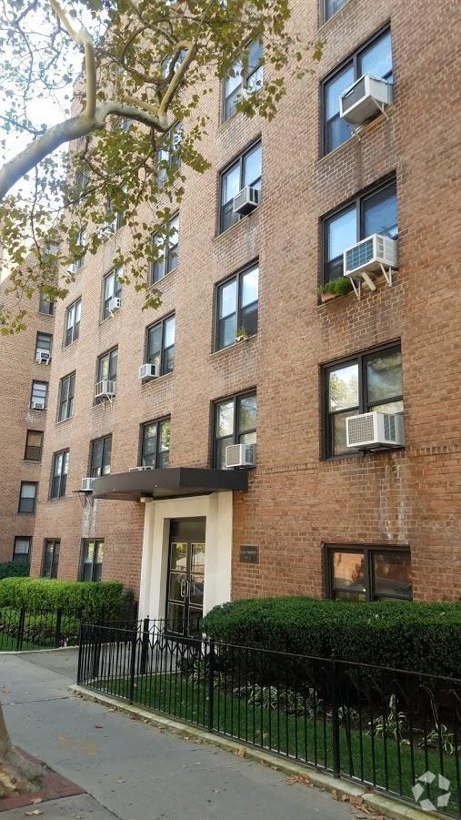 Building Photo - 102-12 65th Ave