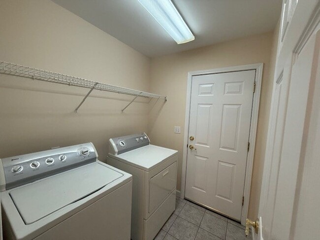 Building Photo - 3 BEDROOM, 3 BATH RANCHER IN NORTHWEST KNOX