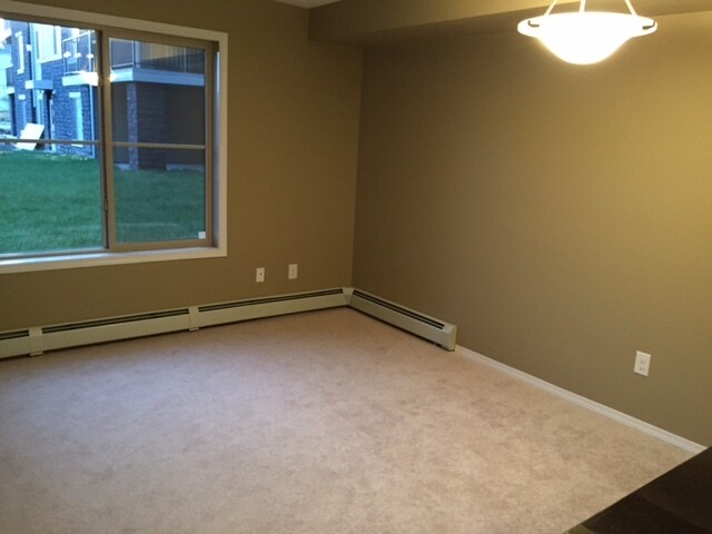 Photo du bâtiment - 2 Bed 1 Bath Unit in Edmonton, AB