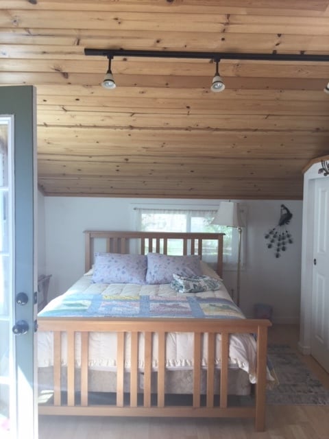 cama queen en el nivel superior - 205 Virginia Ave