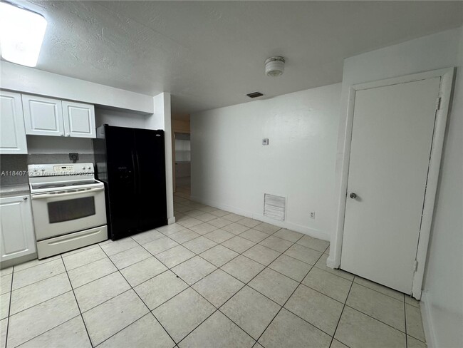 Foto del edificio - 334 E 2nd St