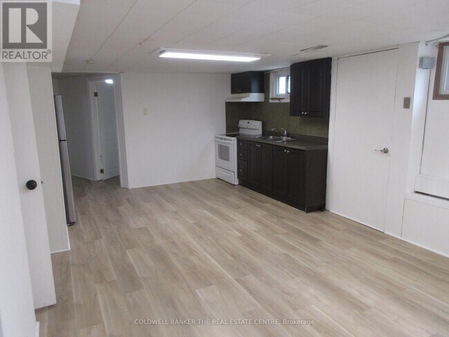 Building Photo - 72 Navaho Dr