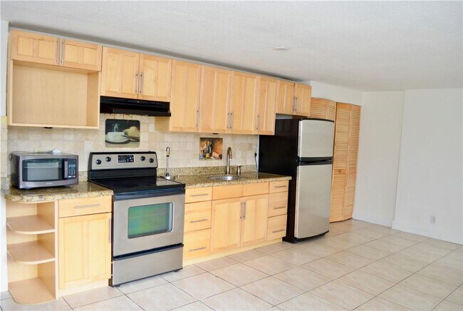 Building Photo - 1000 SE 4th St