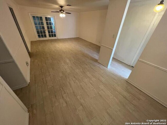 Building Photo - LOVELY ONE STORY 3/2 LOCATED NEAR UTSA!
